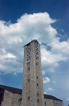 Die Pfarrkirche Zur hl. Familie, erbaut 1957-1958 nach Entwürfen von E. M. Kleffner, Münster