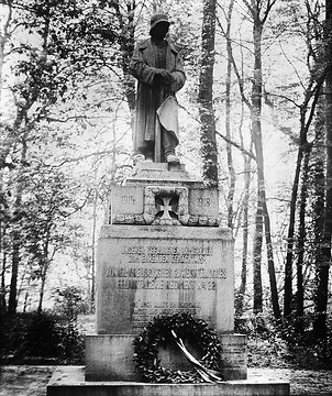 Denkmal für die im 1. Weltkrieg gefallenen Soldaten des 22. Artellerieregimentes, erschaffen 1923 von Alexander Frerichmann, Schlossgarten