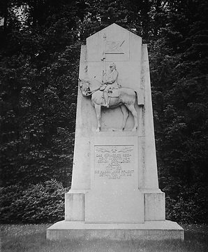 Denkmal für die im 1. Weltkrieg gefallenen Kürassiere des 4. Regimentes, erbaut 1924 von Josef Frhr. von Hammerstein-Equord, errichtet 1930 am Ägidiitor, im 2. Weltkrieg zerstört