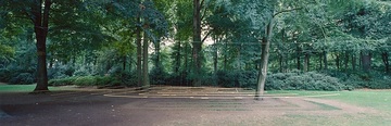 'bent poetry w. up!', Installation von Georg Herold (Deutschland) im Schlosspark - skulptur projekte münster 97