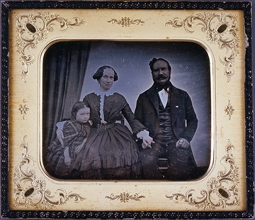 Unbekanntes Ehepaar mit Kind. Daguerreotypie.
