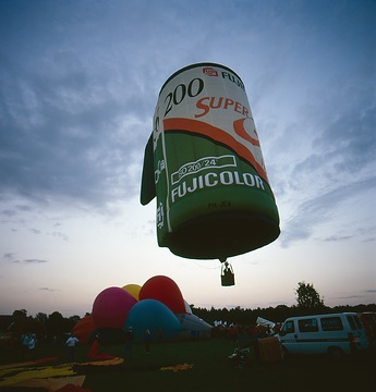 Montgolfiade in Oldenzaal: Werbeballone mit besonderer Form, der Fuji-Film-Ballon