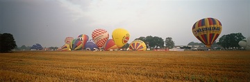 Montgolfiade, Startvorbereitungen in Füchtorf: Heißluftballone auf dem Startplatz