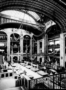 Inneres eines Berliner Warenhauses (1904)
