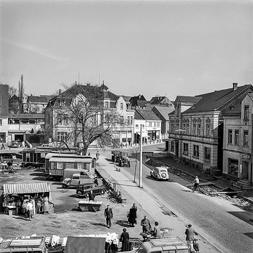 Wickede Ortsmitte, am Marktplatz, mittig das Kaufhaus Bremme, undatiert, um 1956.