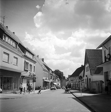 Geschäftstraße in Wickede (?), undatiert, um 1960 (?).