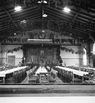 Festsaal in Wickede (?), undatiert, um 1930 (?).