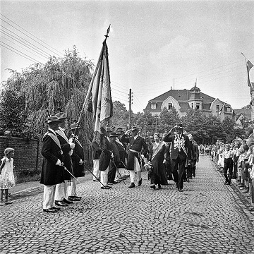 Schützenfest, Salut mit Königin Katharina Bremme, Hauptstraße, 1932.