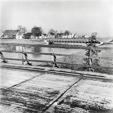 Blick von der großen Holzbrücke auf die kleinere Kruppbrücke, undatiert, um 1961
