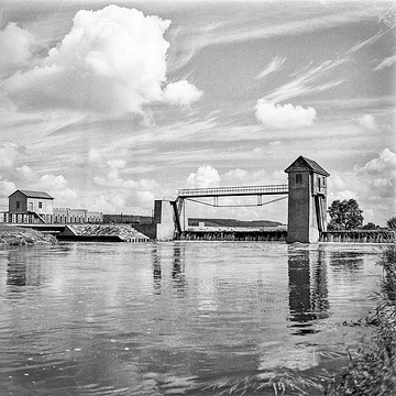 Trommelwehr des Wasserwerks Soest zwischen Ruhr und Obergraben, undatiert, um 1940.