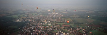 Montgolfiade: Heißluftballone über dem Münsterland bei Mesum