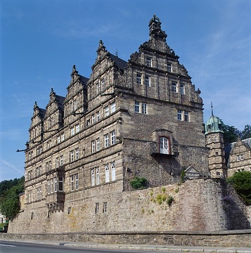 Schloss Hämelschenburg: Südflügel mit Schaugiebeln und Erker