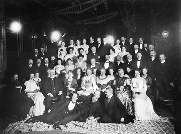Gruppenbild mit Damen und Herren (Abgeordnete des Provinziallandtages mit Gattinnen?  Um 1900?)