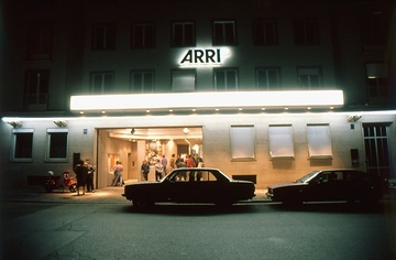 ARRI-Kino, Türkenstraße, München; Außenansicht bei Nacht
