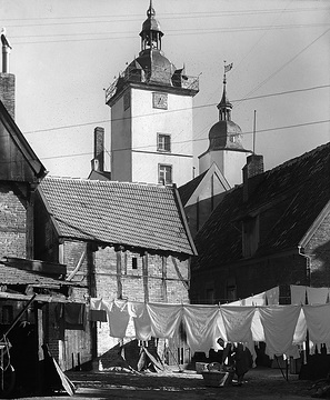 Steinfurt-Burgsteinfurt: Hinterhofblick auf die ehem. Hohe Schule, 1588 als erste Hochschule Westfalens - ab 1867 Kreisgericht, ab 1959 Rathaus