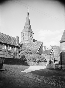Altstadtansicht von Herbern mit dem St. Benedikt-Kirchturm, um 1939