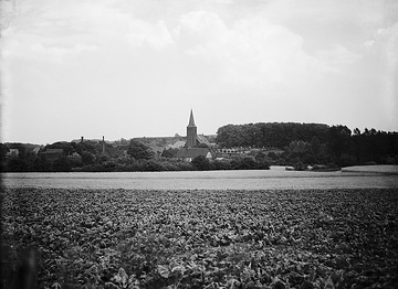 Blick auf Ostenfelde mit Pfarrkirche