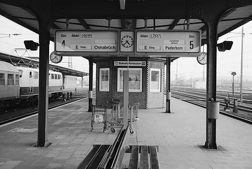 Bahnsteig und Bahnhofsmission am Bahnhof Rheine