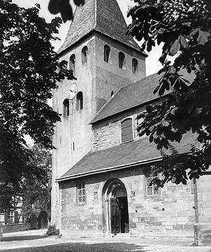 Katholische Pfarrkirche St. Lambertus in Ense-Bremen, ca. 1913.