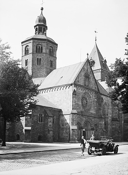 Das St. Bonifatius-Münster, ehem. Stiftskirche, um 1940?