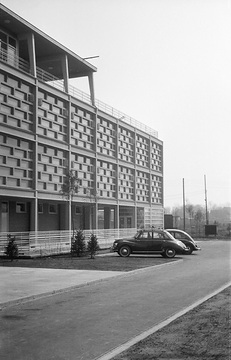 Albert Schweitzer/Geschwister Scholl Gymnasium, Blick von der Max-Planck Straße.