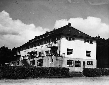 Terrassenseite der Jugendherberge Stausee (erbaut 1926)