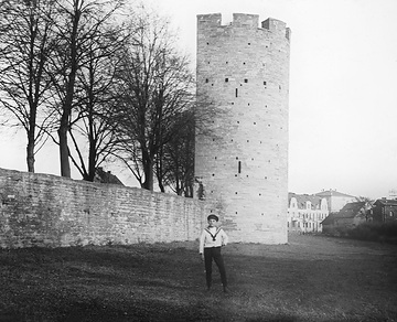 Stadtmauer mit Katzenturm (Kattenturm), ca. 1913.