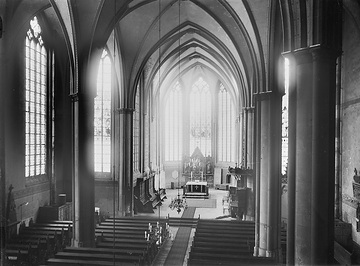 Blick in die Pfarrkirche Neu-St. Thomae des ehemaligen Minoritenklosters, ca. 1913.