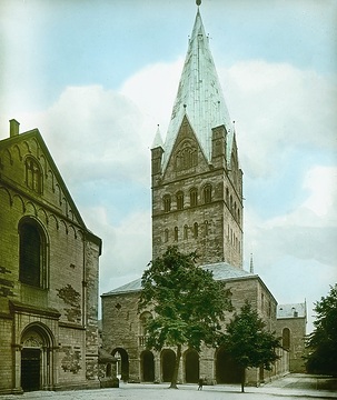 Westwerk und Turm der Patrokli-Kirche, Wahrzeichen der Stadt, ca. 1913.