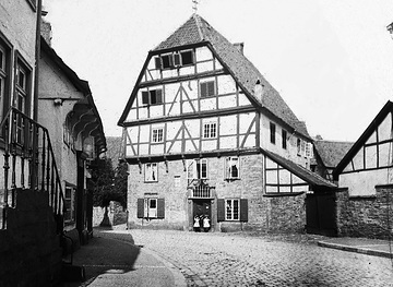 Fachwerkhaus von 1572: Haus Andernach in der Thomaestraße, ca. 1913.
