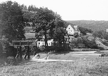 Stauwehr im Ferndorfbach bei Buschgotthardshütten