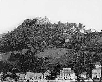 Die Freusburg oberhalb des Ortes Freusburg