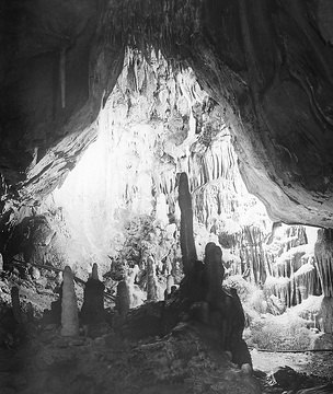 Die Grufthalle der Dechenhöhle bei Letmathe- Dröschede