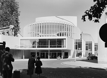 Theater Münster, erbaut 1952-1956 nach Entwürfen der Architekten Harald Deilmann, Max von Hausen, Ortwin Rave und Werner Ruhnau (Voßgasse/Neubrückstraße). Ansicht um 1957.