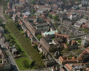 Münster, Zentrum: Klosterstraße, Promenade und Raphaelsklinik, Clemenskirche, St. Servatii Kirche