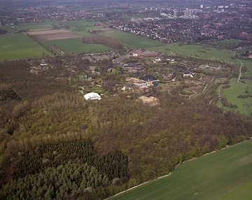 Münster, Sentrup: Allwetterzoo Münster, im Hintergrund: Universitätsklinikum