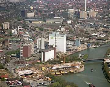 Münster, Hafen: Industrieweg, Dortmund-Ems-Kanal, Kanalhafen, Raiffeisen, Baustelle Brücke B51