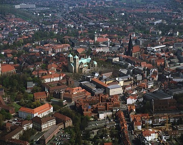 Münster, Zentrum und Altstadt: oben links im Bild: Bürogebäude der Deutschen Rentenversicherung