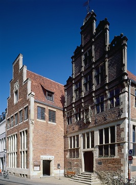 Alter Steinweg 7 und 6: Krameramtshaus (1589) und Nebengebäude (1. Hälfte 16. Jh.), Giebelfronten