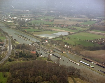 Münster, Mauritz-Mitte: Schleuse Dortmund-Ems-Kanal, Hafen Münster Mauritz; linkerhand: Schiffahrter Damm