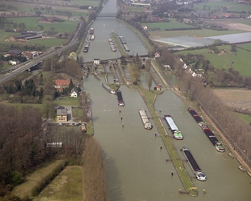 Münster, Mauritz-Mitte: Schleuse Dortmund-Ems-Kanal, Hafen Münster Mauritz; linkerhand: Schiffahrter Damm