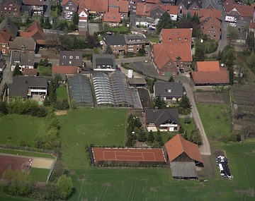 Münster, Wolbeck:  Friedhofsgärtnerei Schmitz, Gewächshaus, Tennisplätze.