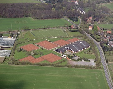 Münster, Roxel: Dingbängerweg, Tennis- und Hockey-Club Münster e.V.; obere Bildhälfte: Parkhotel Hohenfeld