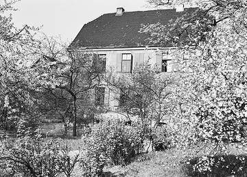 Gebäude mit Obstgarten am ehemaligen Haus Oberfelde, um 1930?