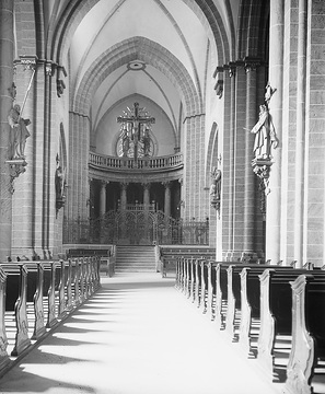 St. Liborius-Dom: Empore mit Christuskreuz im westlichen Innenraum, um 1930?