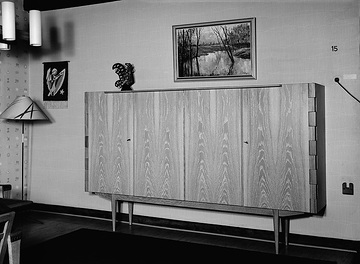 Ausstellung Modernes Wohnen, 1961: Holzschrank mit vier Türen