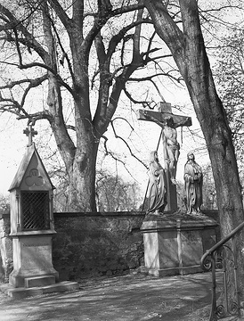 Kreuzigungsgruppe auf dem Neustädter Friedhof