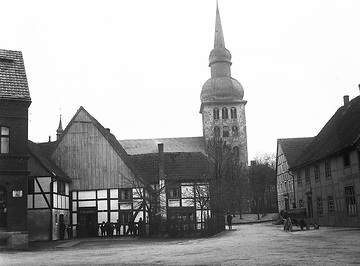 Horn: Fachwerkhäuser am Kirchplatz der St. Cyriakus-Kirche