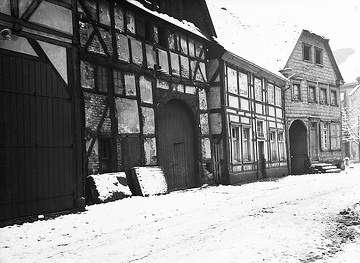 Ackerbürgerhäuser in der verschneiten Kirchstraße, um 1930?