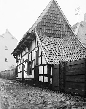 Fachwerkhäuschen (erbaut auf der alten Stadtmauer) an der Mauerstraße